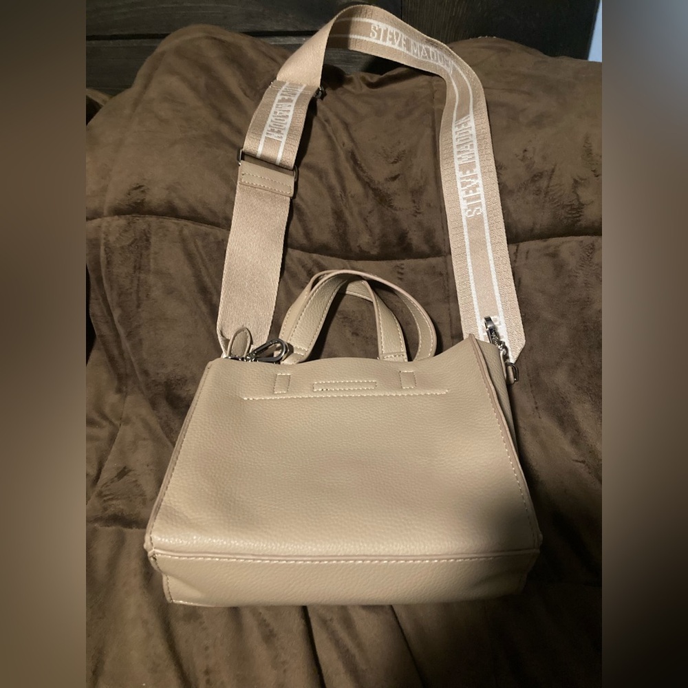 Steve Madden Beige Tote Bag with Strap, can be carried by hand or worn - Picture 11 of 11